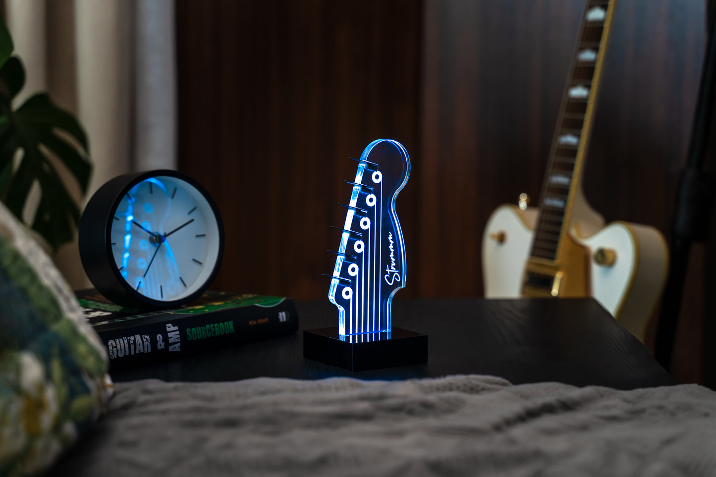 Guitar Pick Holder & Light - Stratocaster